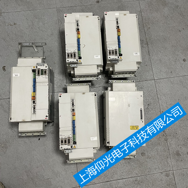 ABB MotiFlex e180�(q��)������(b��o)��E1033�S��