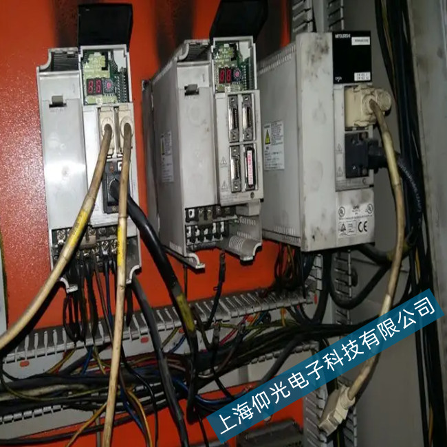 三菱數(shù)控系統(tǒng)M70 M80系列維修-顯示屏白屏故障檢修