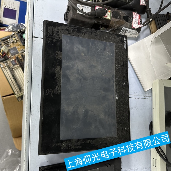 廣州三菱觸摸屏GT27系列卡在開機(jī)界面無法繼續(xù)啟動(dòng)故障維修哪家靠譜