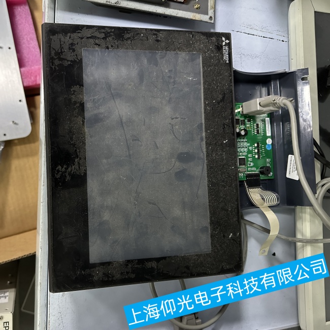 重慶三菱觸摸屏A985GOT-TBD無法開機或突然關(guān)機故障維修免費檢測