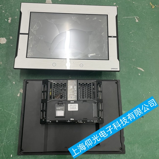 威海歐姆龍觸摸屏NS8-V2通電幾分鐘后屏幕變成藍屏故障維修